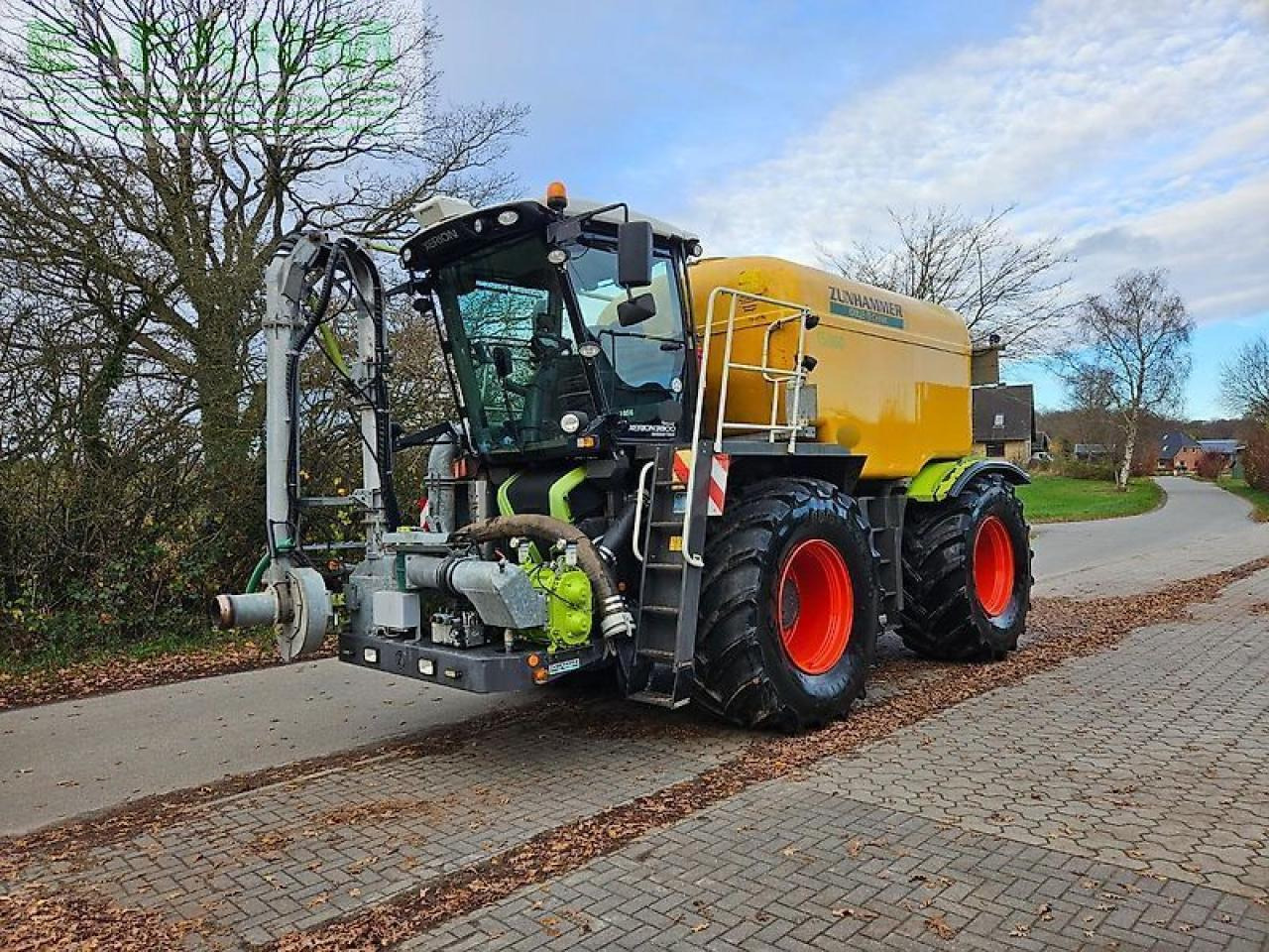 CLAAS xerion saddletrac 3800 "viele neuteile und reparaturen durchgeführt" - Pašgājējmiglotājs: foto 1 CLAAS xerion saddletrac 3800 "viele neuteile und reparaturen durchgeführt" - Pašgājējmiglotājs: foto 1