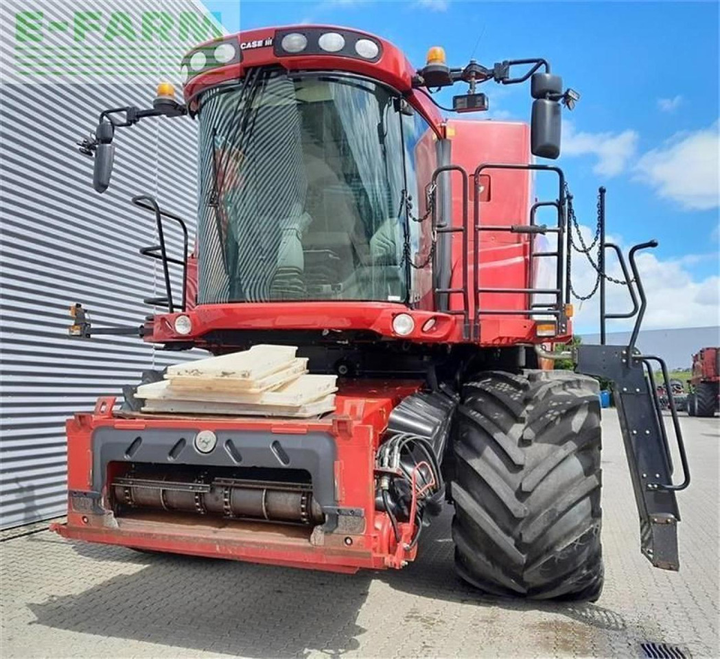 Case-IH 8010 med 30 fods skærebord - Labības kombains: foto 3 Case-IH 8010 med 30 fods skærebord - Labības kombains: foto 3
