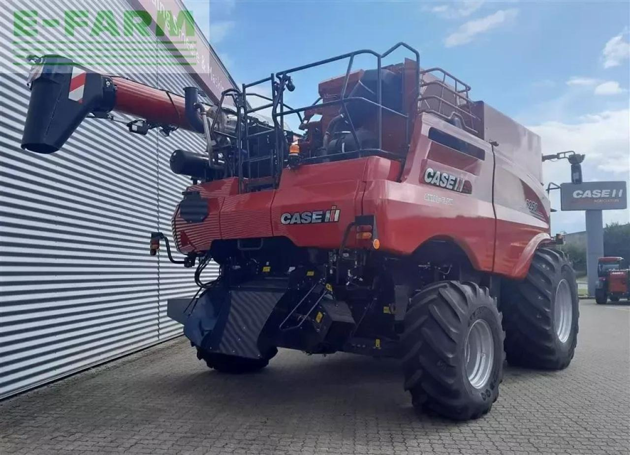 Case-IH 8250 kampagnepris axial-flow 8250 med 35 fod varioskærebord - Labības kombains: foto 3 Case-IH 8250 kampagnepris axial-flow 8250 med 35 fod varioskærebord - Labības kombains: foto 3