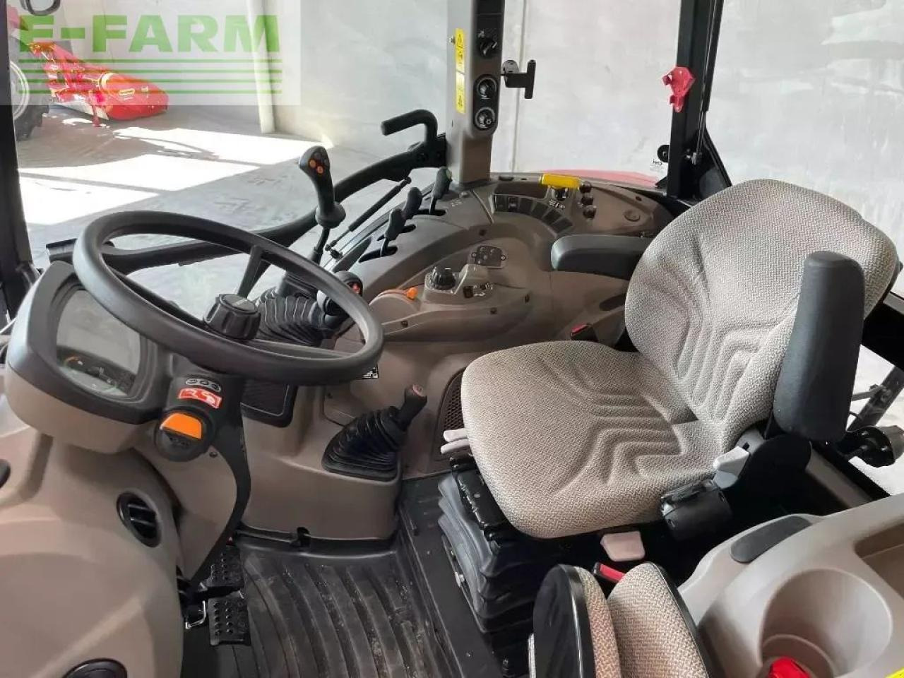 Traktors Case-IH farmall 100 c: foto 6