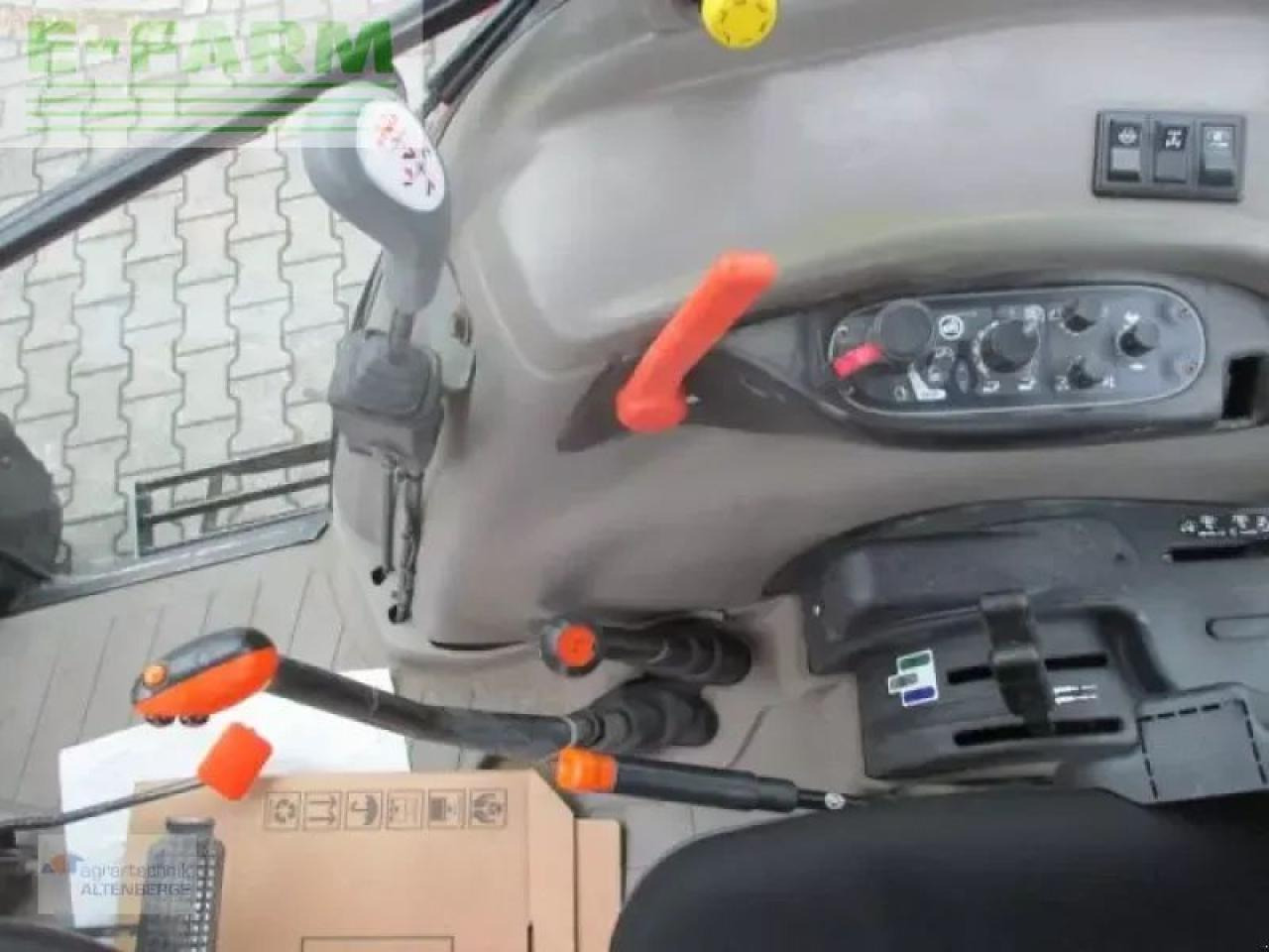 Traktors Case-IH jxu 1090: foto 9