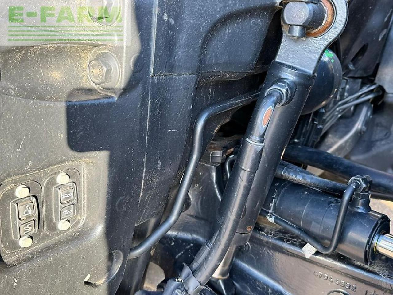 Case-IH optum 300 cvx CVX - Traktors: foto 5 Case-IH optum 300 cvx CVX - Traktors: foto 5