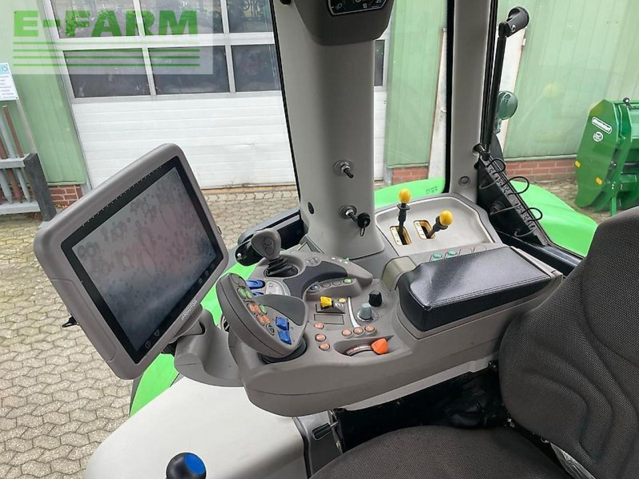 Traktors Deutz-Fahr 6215 rc: foto 17