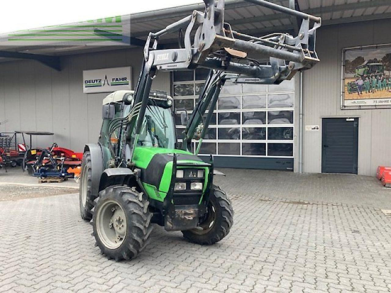 Deutz-Fahr agroplus f 430 gs F - Traktors: foto 2 Deutz-Fahr agroplus f 430 gs F - Traktors: foto 2