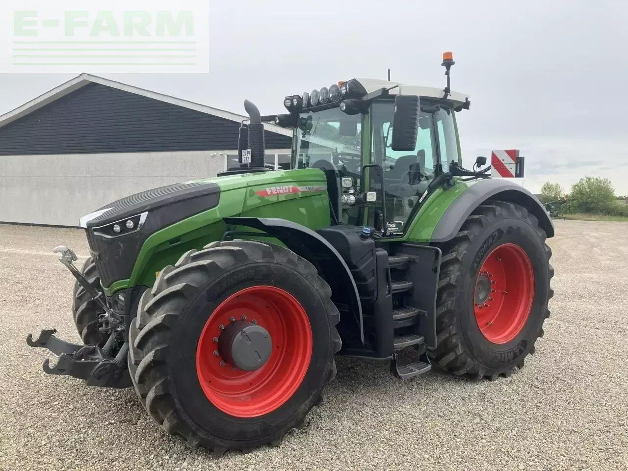 Fendt 1038 vario gen3 - Traktors: foto 1 Fendt 1038 vario gen3 - Traktors: foto 1