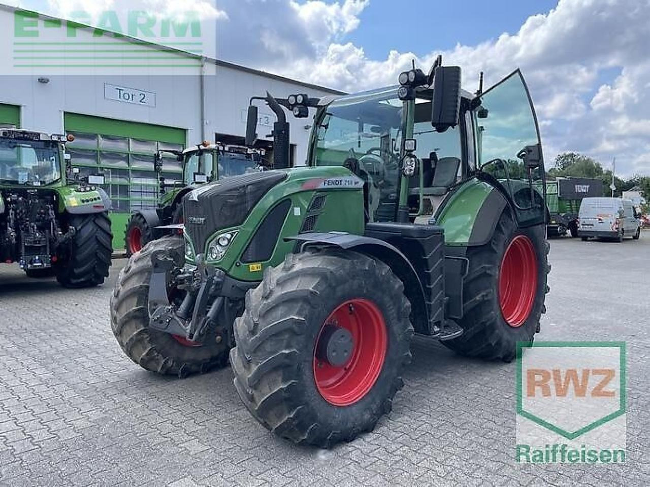 Fendt 718 profi-plus s 4 vario ProfiPlus - Traktors: foto 1 Fendt 718 profi-plus s 4 vario ProfiPlus - Traktors: foto 1