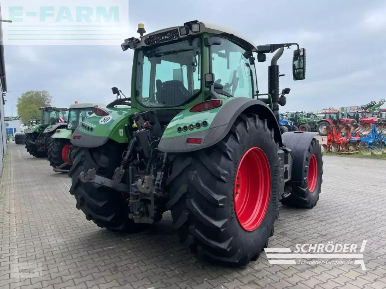 Fendt 724 vario s4 profi plus ProfiPlus - Traktors: foto 3 Fendt 724 vario s4 profi plus ProfiPlus - Traktors: foto 3