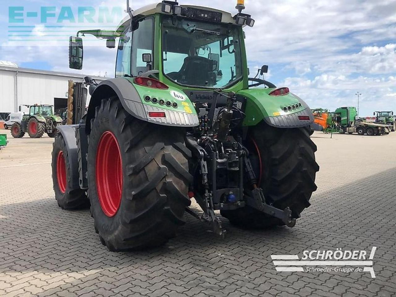 Fendt 724 vario s4 profi plus ProfiPlus - Traktors: foto 3 Fendt 724 vario s4 profi plus ProfiPlus - Traktors: foto 3