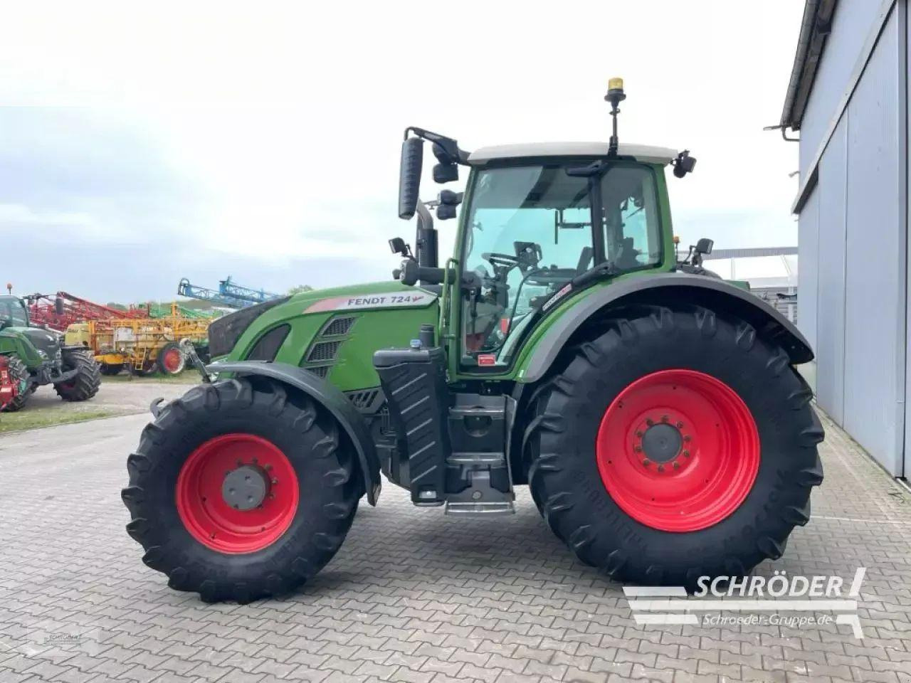 Fendt 724 vario s4 profi plus ProfiPlus - Traktors: foto 4 Fendt 724 vario s4 profi plus ProfiPlus - Traktors: foto 4
