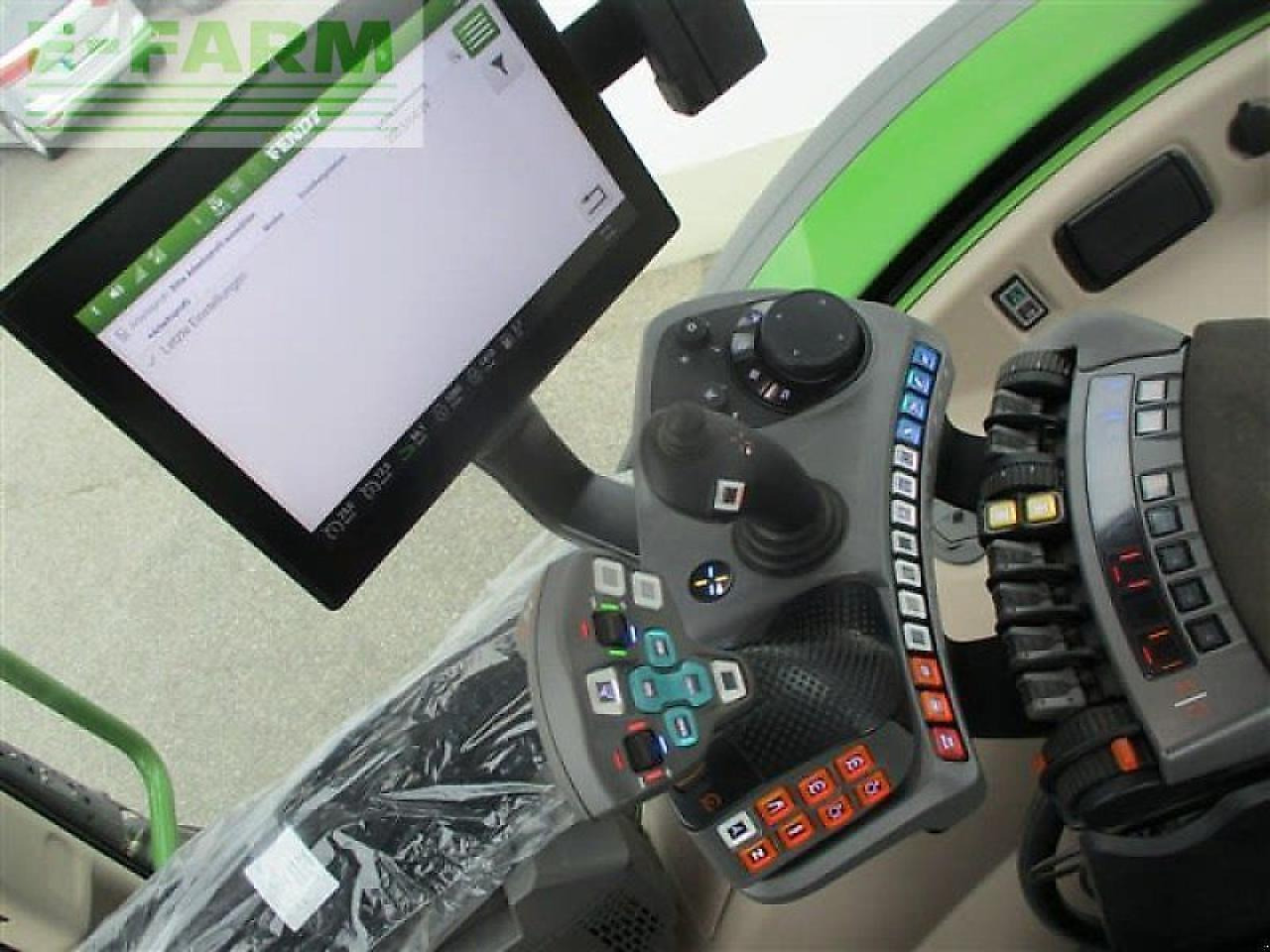 Traktors Fendt 728 vario gen7 profi plus ProfiPlus: foto 12 Traktors Fendt 728 vario gen7 profi plus ProfiPlus: foto 12