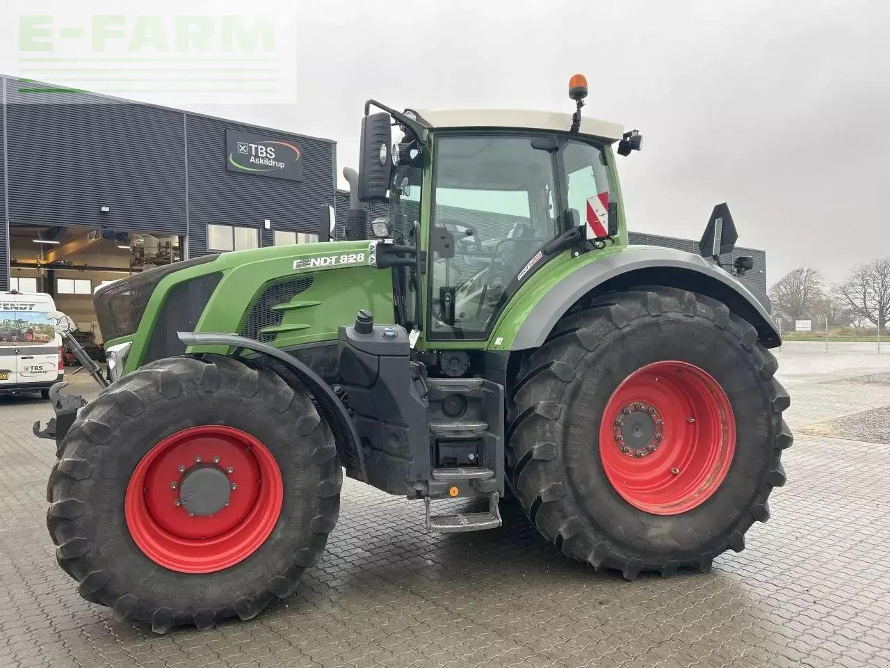 Fendt 828 vario s4 - Traktors: foto 1 Fendt 828 vario s4 - Traktors: foto 1