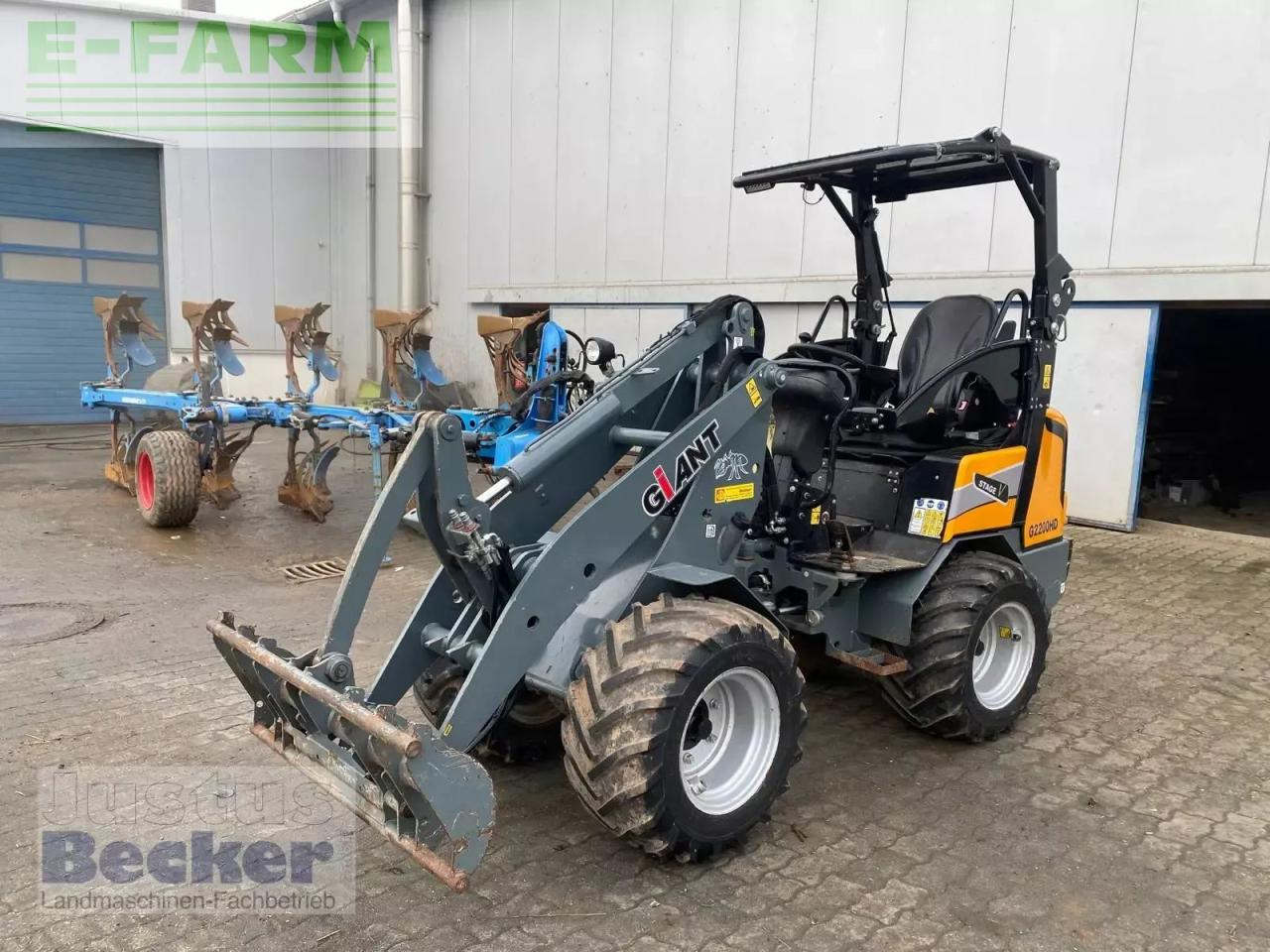 Giant g 2200 - Mini-ekskavators: foto 1 Giant g 2200 - Mini-ekskavators: foto 1