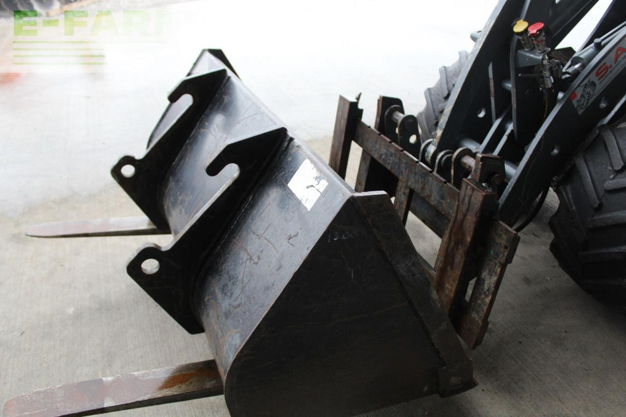 Giant hoflader d 335 t - Mini-ekskavators: foto 4 Giant hoflader d 335 t - Mini-ekskavators: foto 4