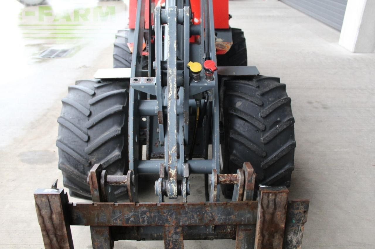 Giant hoflader d 335 t - Mini-ekskavators: foto 3 Giant hoflader d 335 t - Mini-ekskavators: foto 3