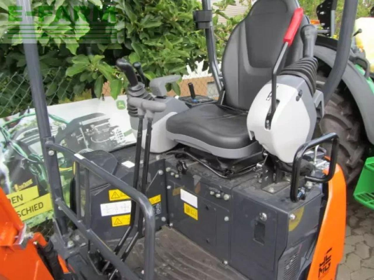 Hitachi zx 17 u-2 - Mini-ekskavators: foto 2 Hitachi zx 17 u-2 - Mini-ekskavators: foto 2