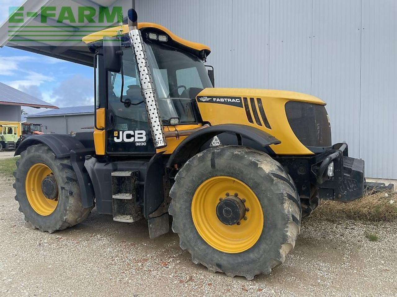 JCB fastrac 3230 - Traktors: foto 1 JCB fastrac 3230 - Traktors: foto 1