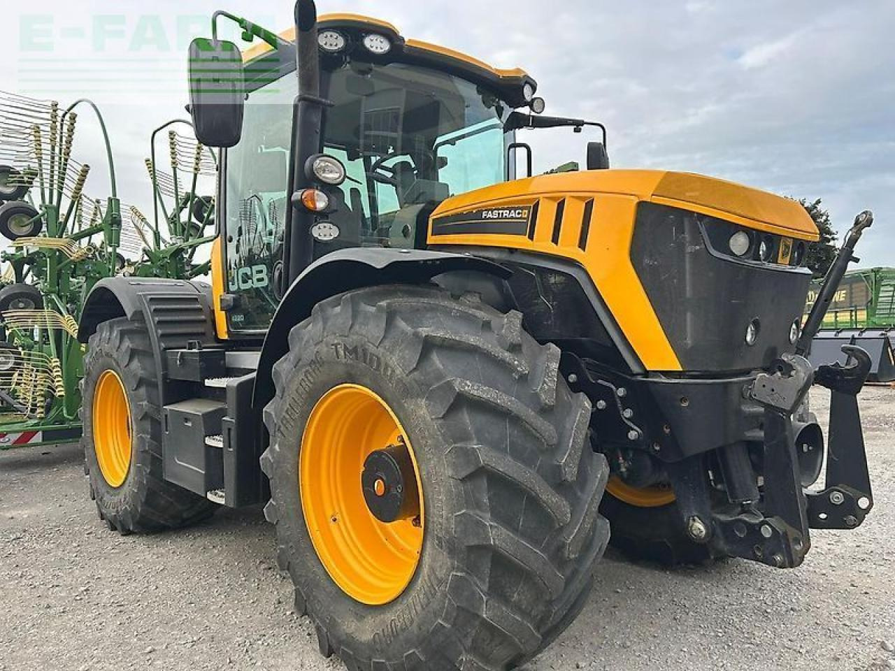 JCB fastrac 4220 - Traktors: foto 2 JCB fastrac 4220 - Traktors: foto 2