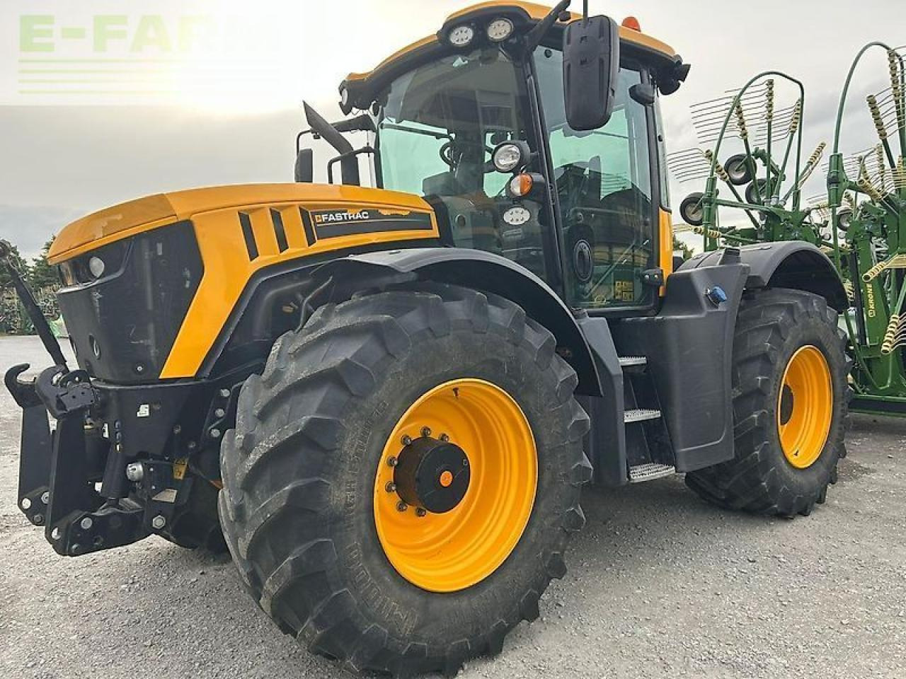 JCB fastrac 4220 - Traktors: foto 1 JCB fastrac 4220 - Traktors: foto 1