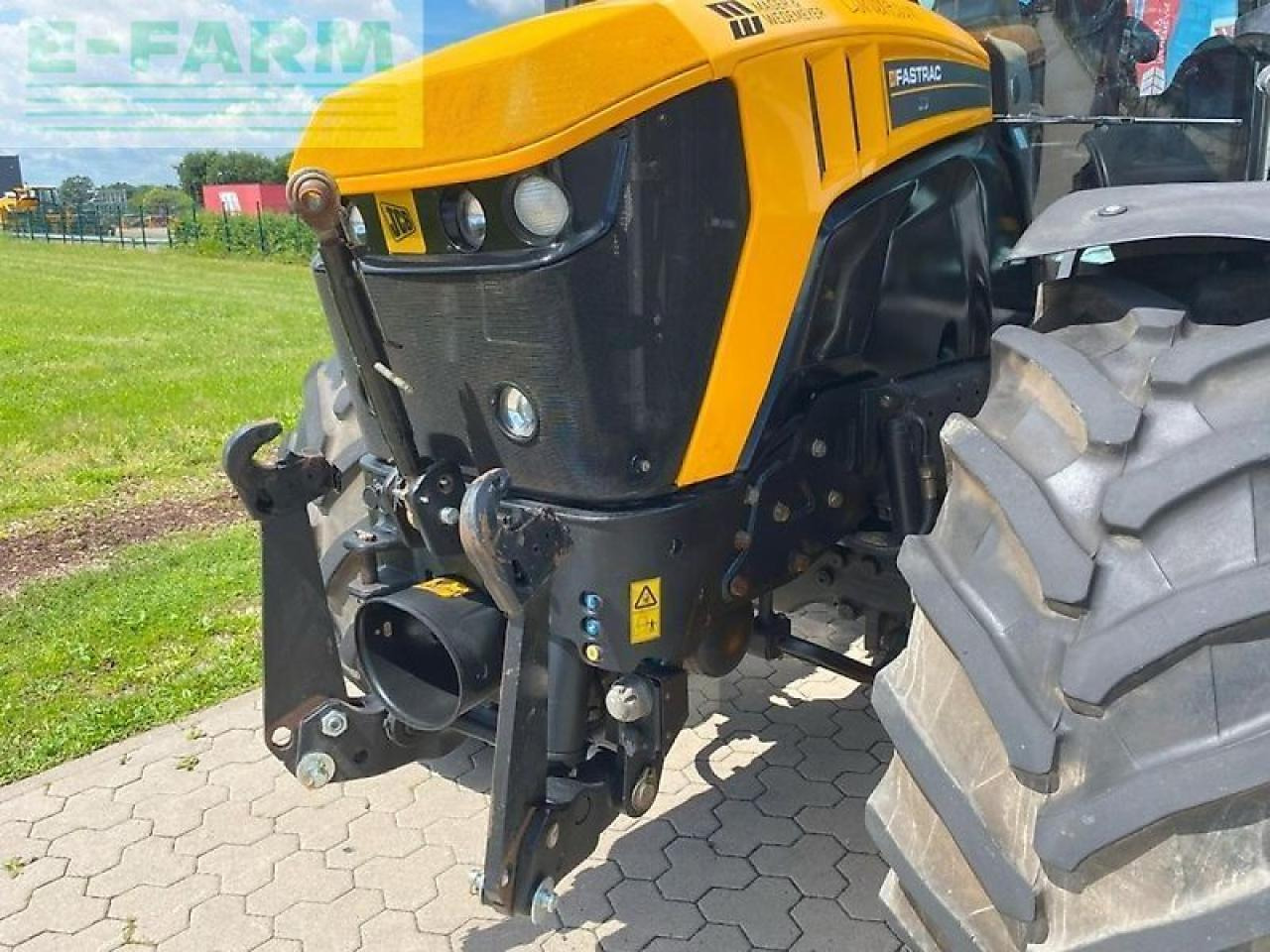 JCB fastrac 4220 v-tronic - Traktors: foto 2 JCB fastrac 4220 v-tronic - Traktors: foto 2