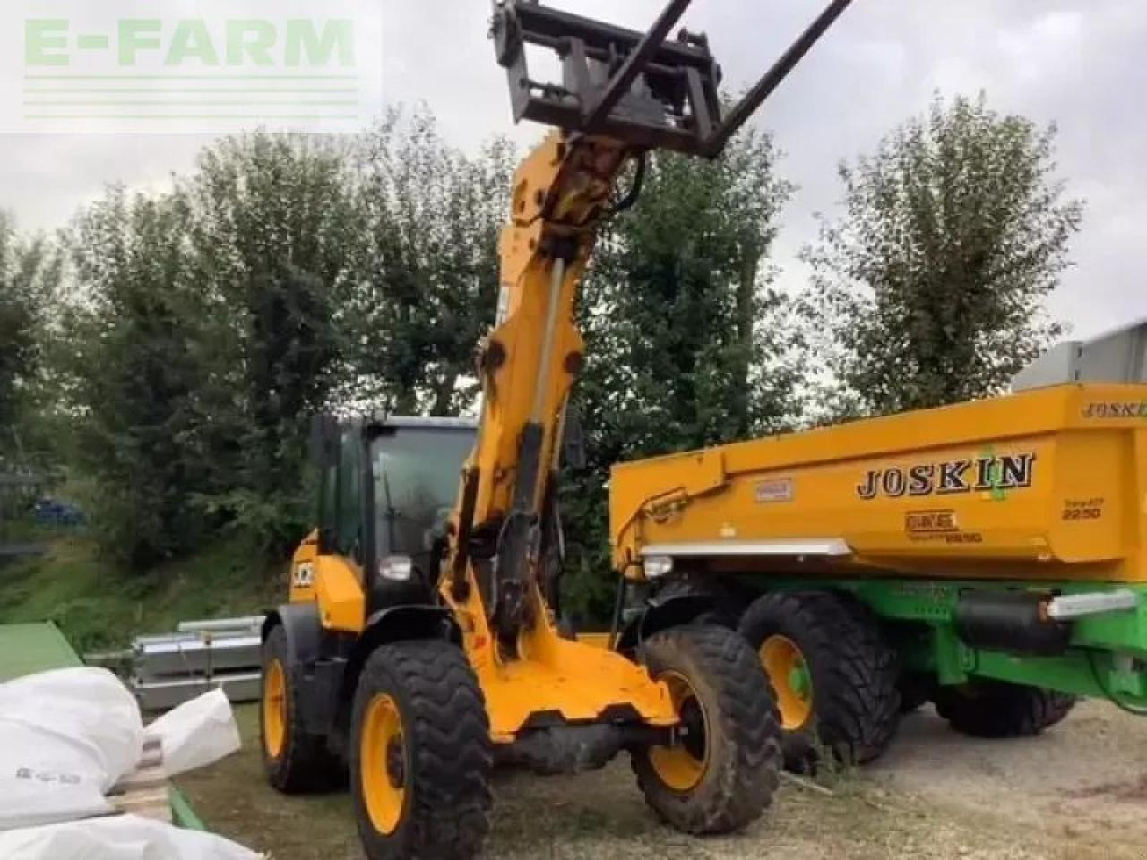 JCB tm320 - Teleskopiskais iekrāvējs: foto 1 JCB tm320 - Teleskopiskais iekrāvējs: foto 1