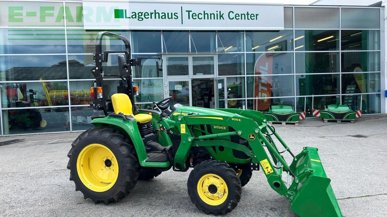 John Deere 3025E - Traktors: foto 4 John Deere 3025E - Traktors: foto 4