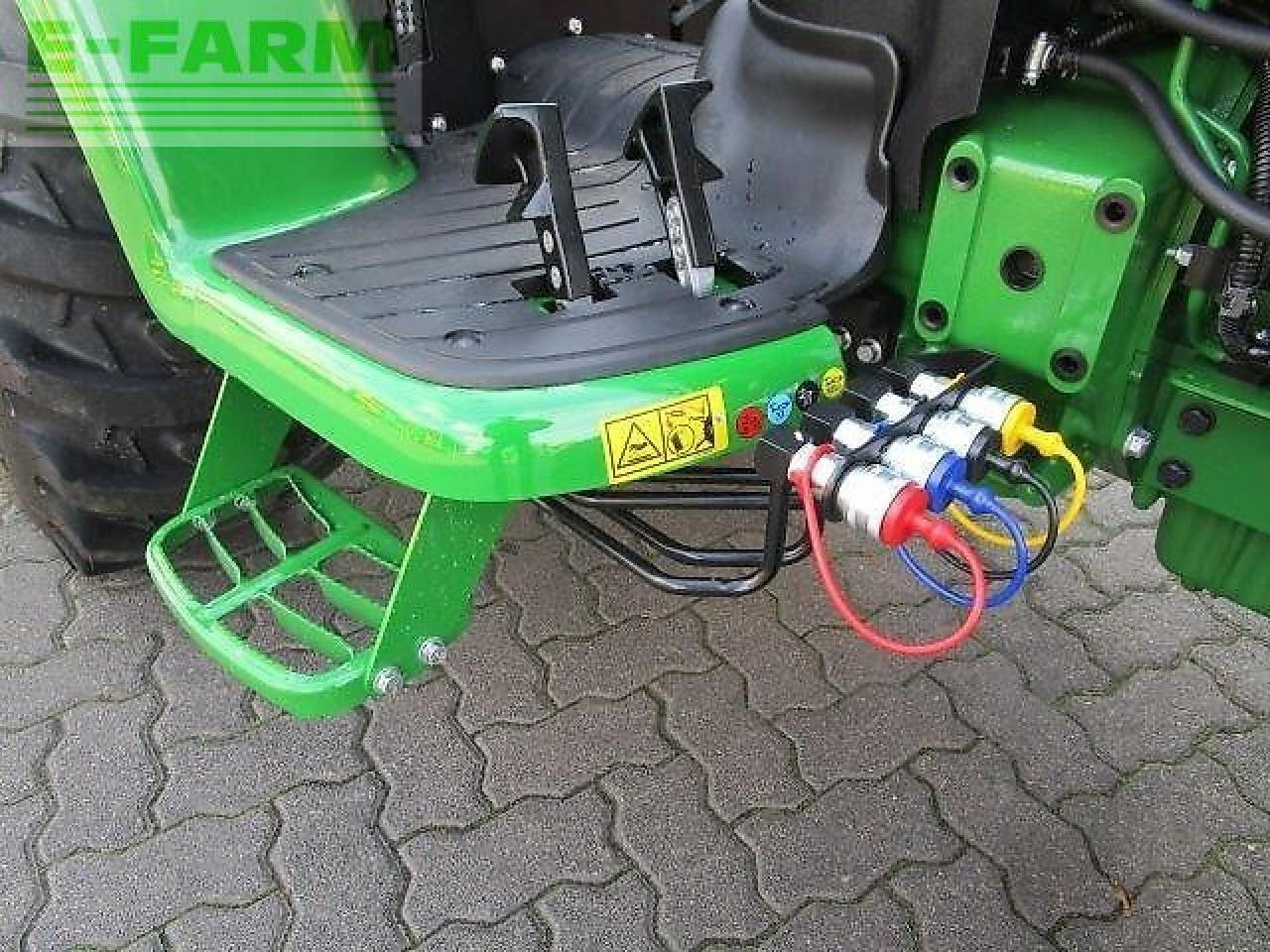 John Deere 3046r - Traktors: foto 4 John Deere 3046r - Traktors: foto 4