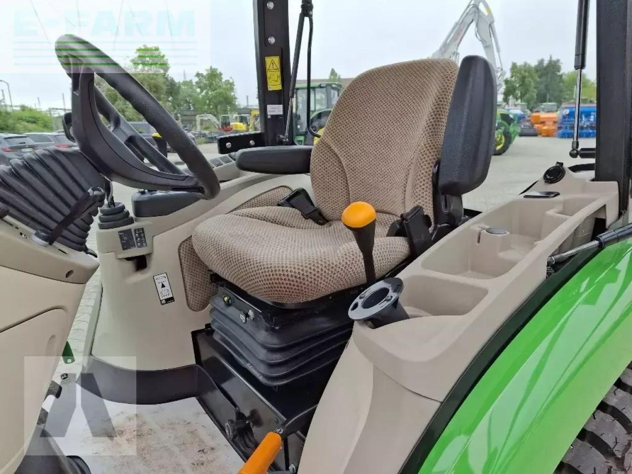 John Deere 3046r - Traktors: foto 3 John Deere 3046r - Traktors: foto 3