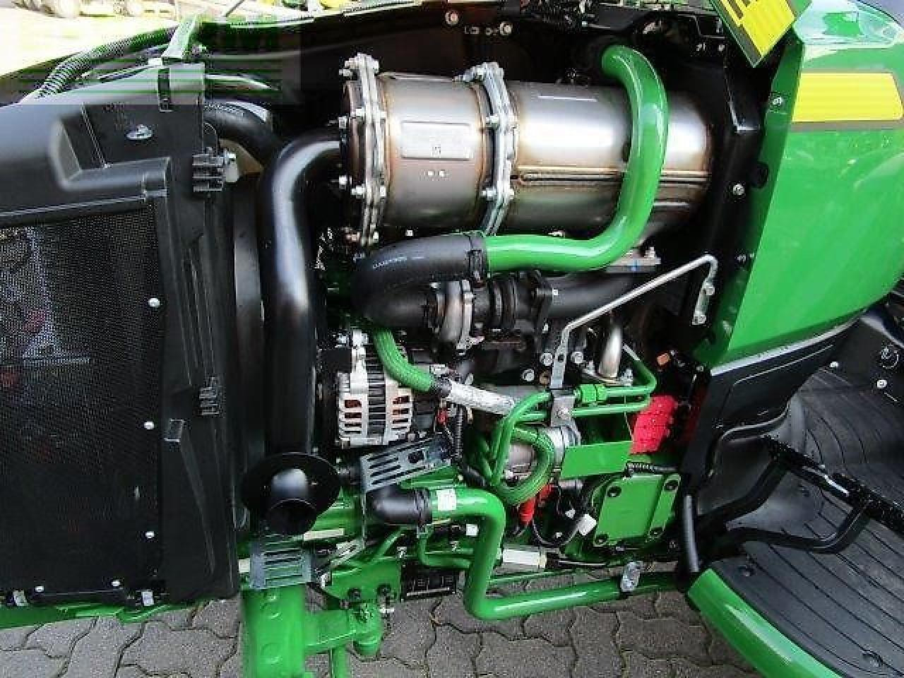 John Deere 3046r - Traktors: foto 2 John Deere 3046r - Traktors: foto 2