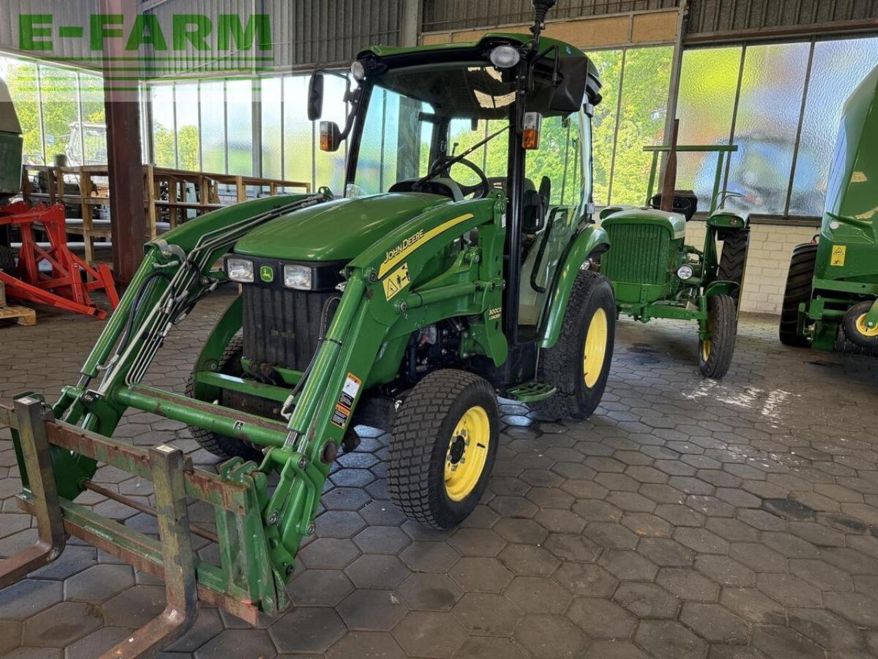 John Deere 3320 - Traktors: foto 2 John Deere 3320 - Traktors: foto 2