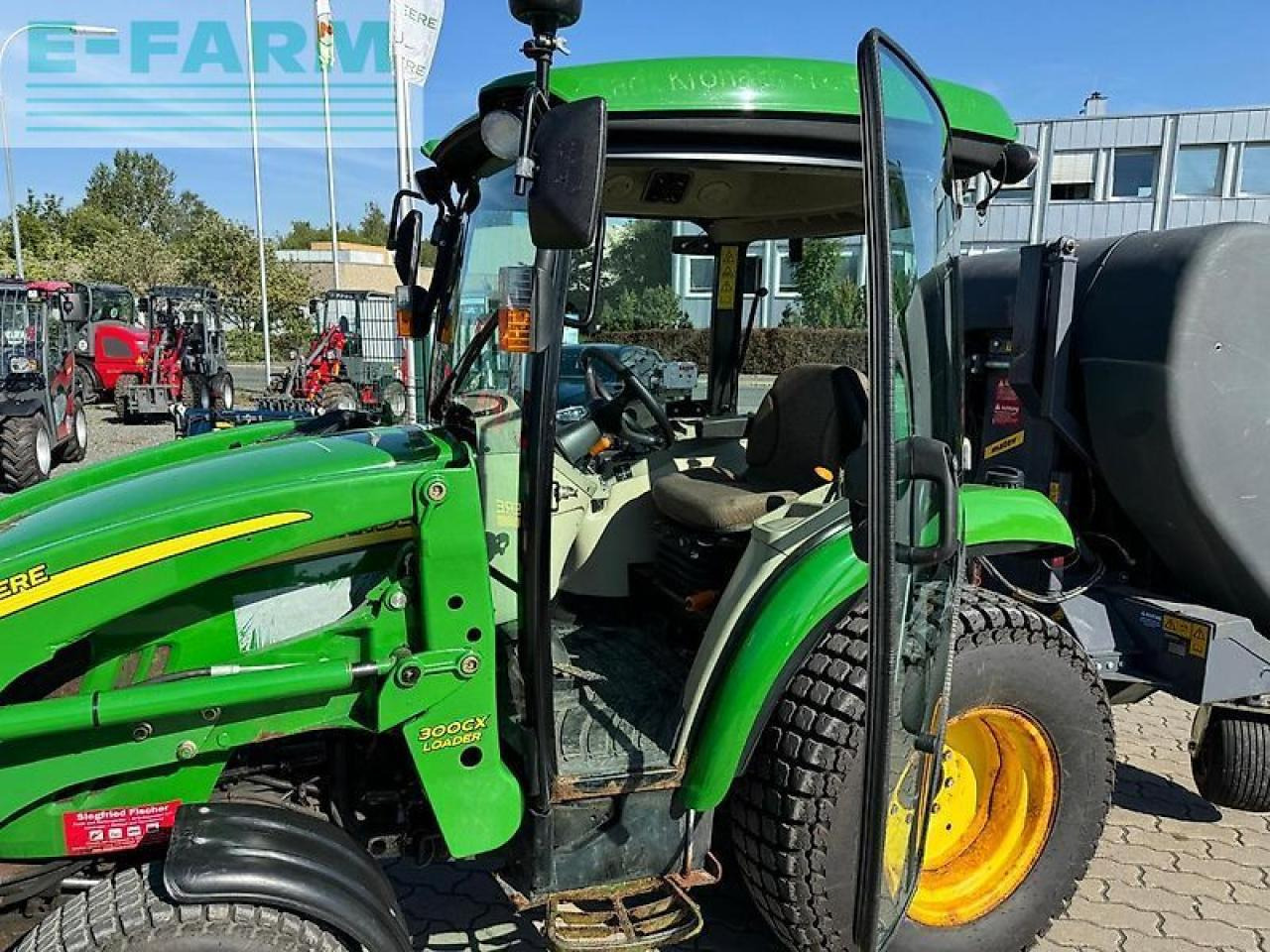 John Deere 3720 - Traktors: foto 5 John Deere 3720 - Traktors: foto 5