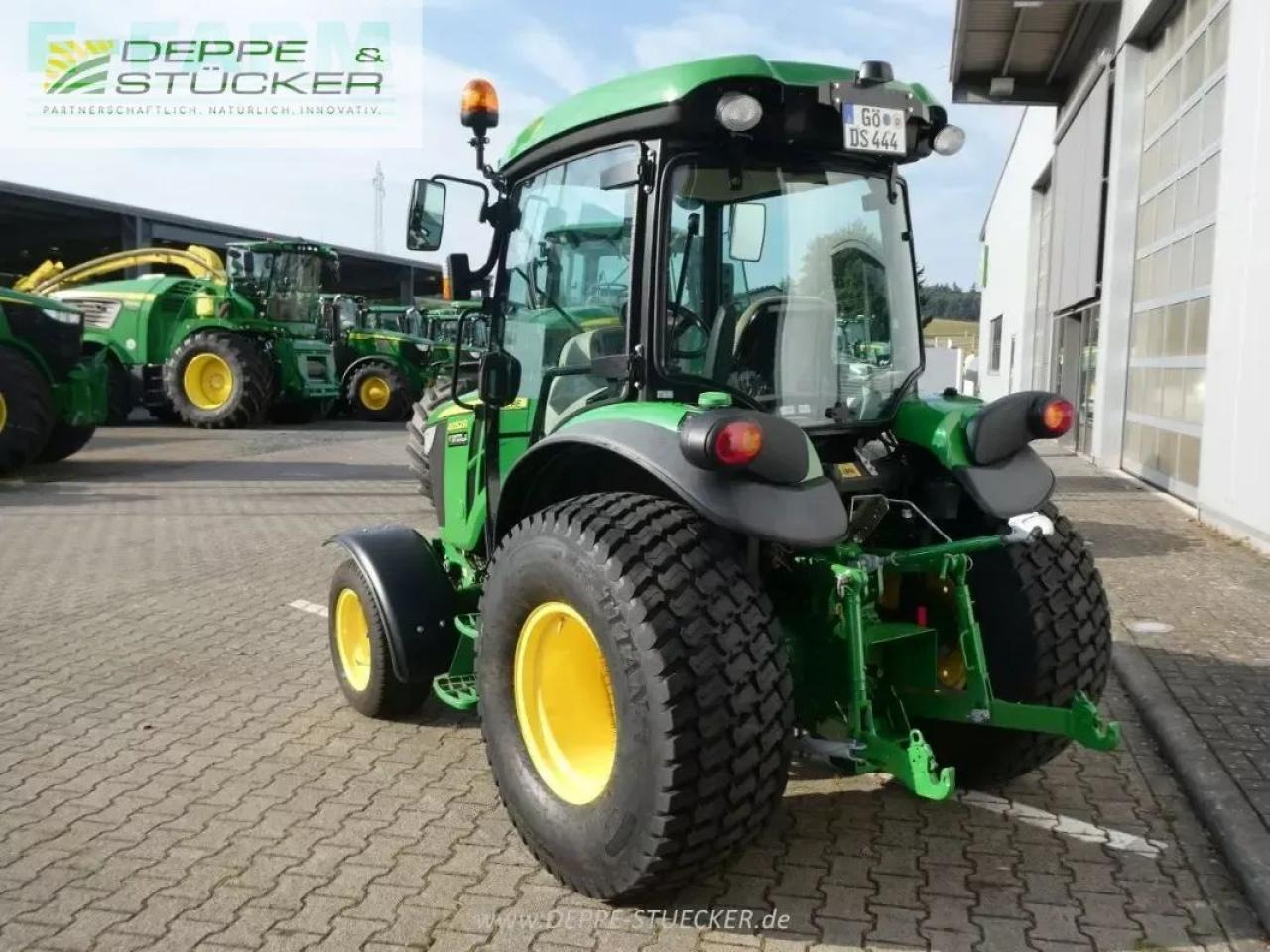 John Deere 4052r - Traktors: foto 3 John Deere 4052r - Traktors: foto 3