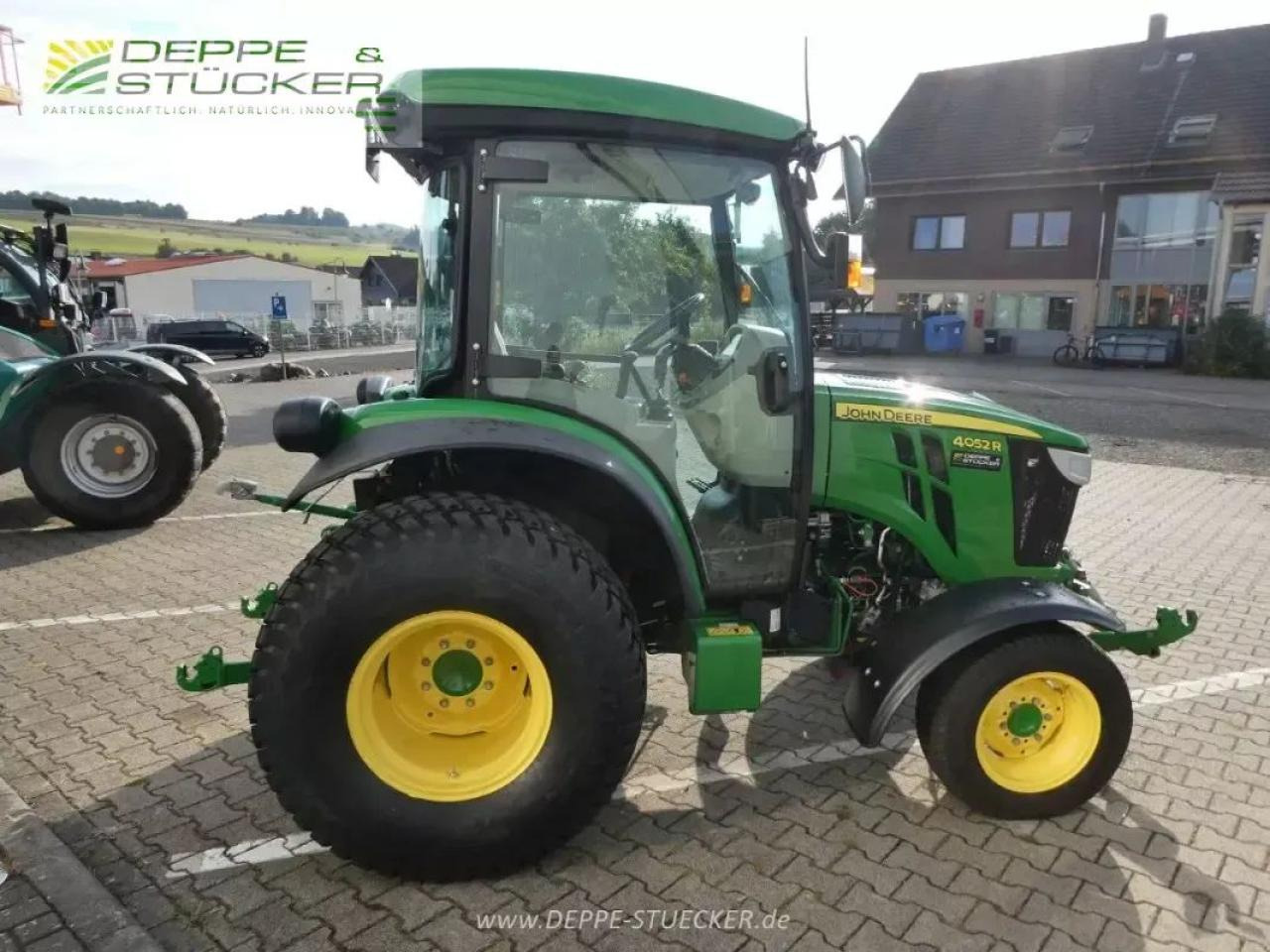 John Deere 4052r - Traktors: foto 5 John Deere 4052r - Traktors: foto 5