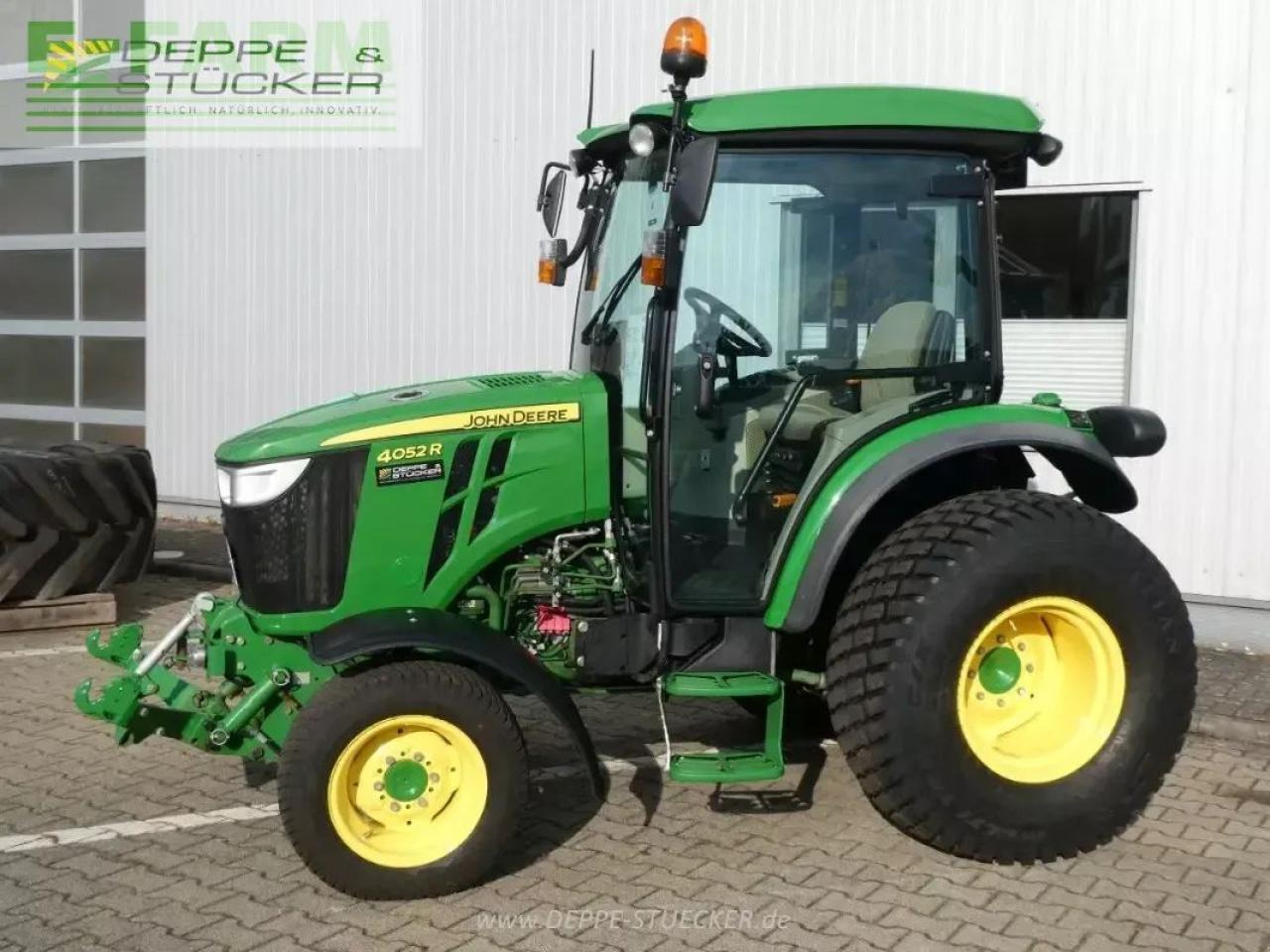 John Deere 4052r - Traktors: foto 2 John Deere 4052r - Traktors: foto 2