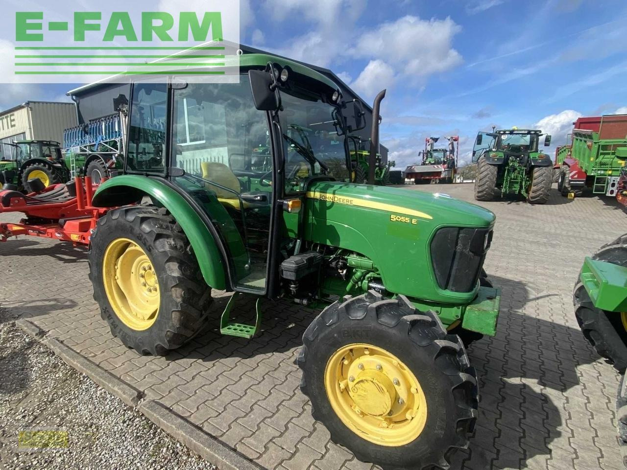 John Deere 5055e - Traktors: foto 1 John Deere 5055e - Traktors: foto 1