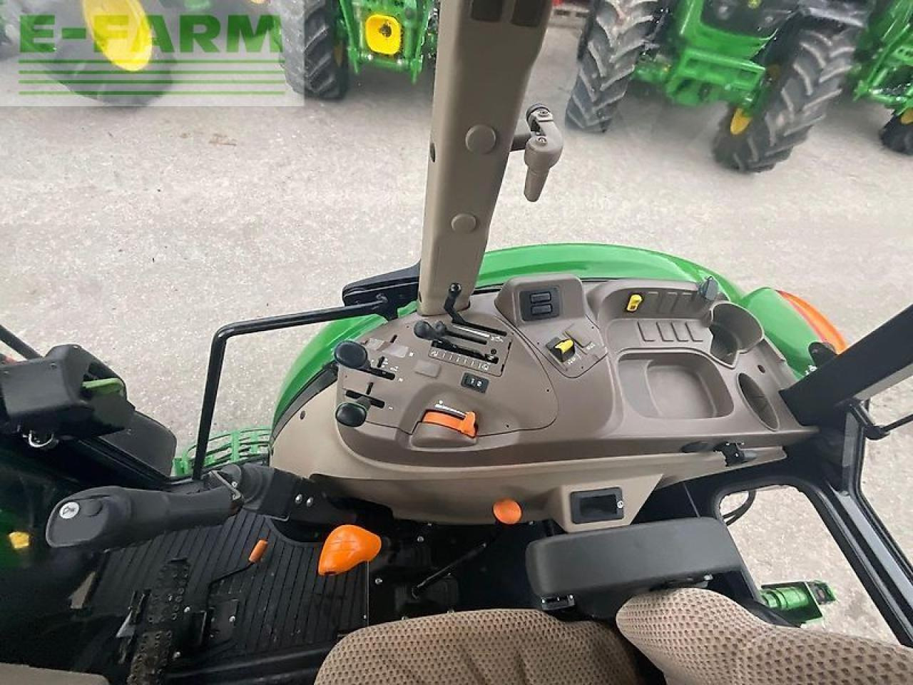 John Deere 5075 e - Traktors: foto 5 John Deere 5075 e - Traktors: foto 5