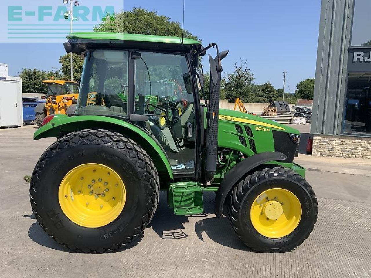 John Deere 5075e tractor (st23600) - Traktors: foto 1 John Deere 5075e tractor (st23600) - Traktors: foto 1