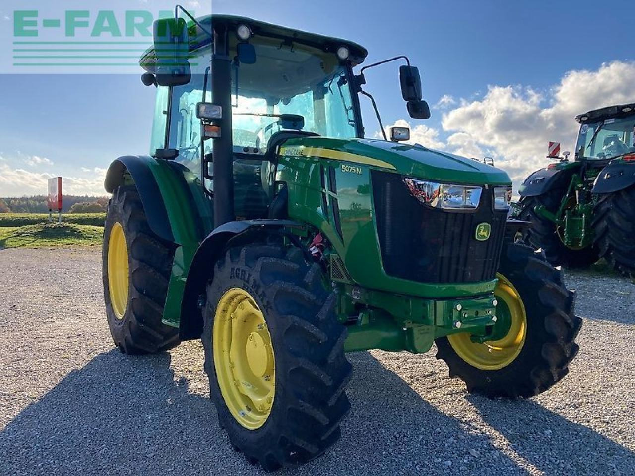 John Deere 5075m - Traktors: foto 3 John Deere 5075m - Traktors: foto 3