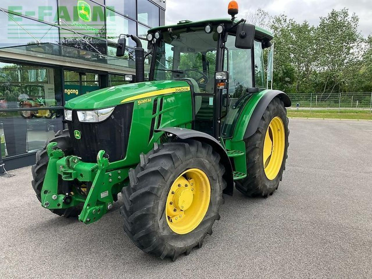 John Deere 5085m - Traktors: foto 1 John Deere 5085m - Traktors: foto 1