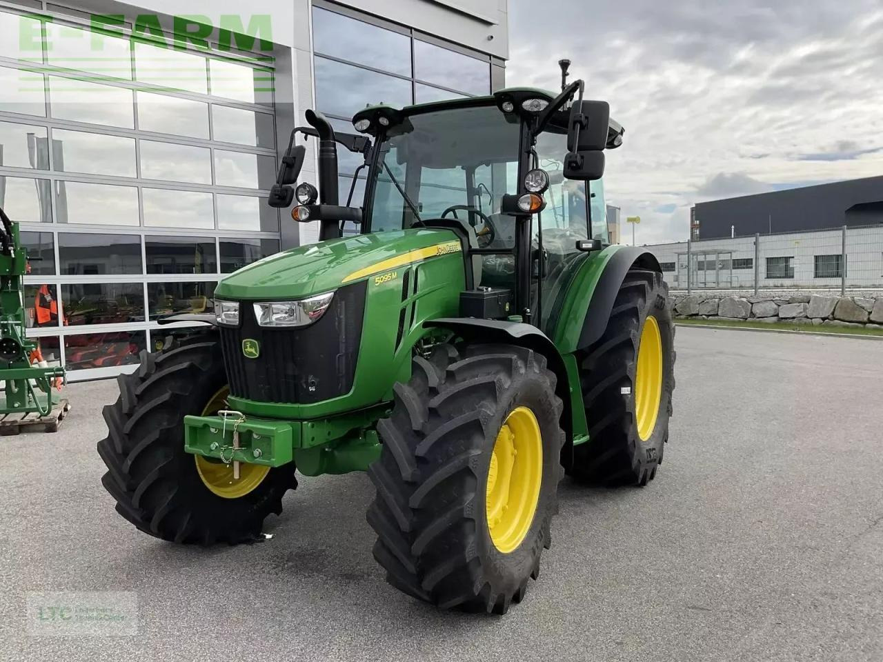 John Deere 5095m - Traktors: foto 1 John Deere 5095m - Traktors: foto 1