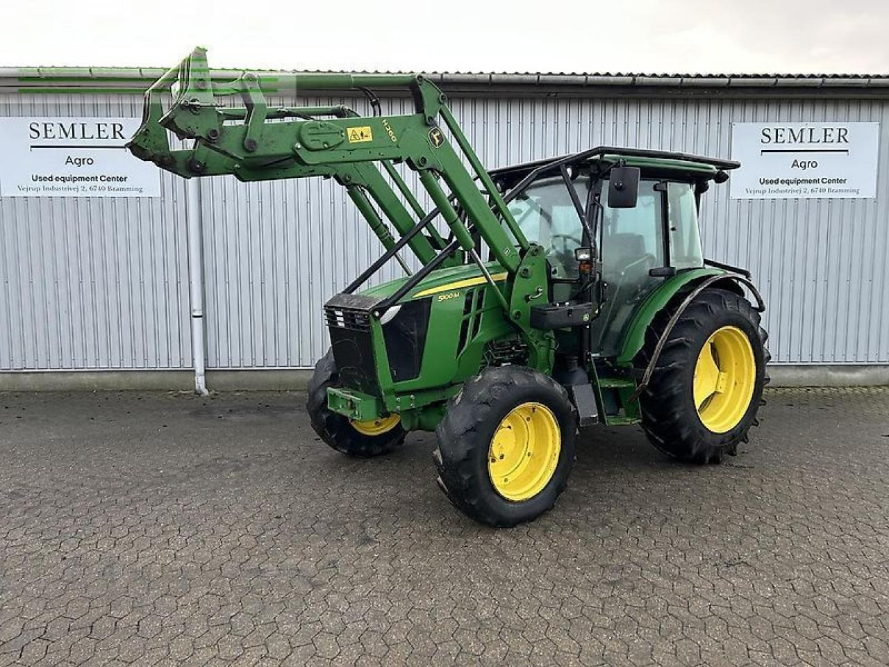 John Deere 5100m - Traktors: foto 1 John Deere 5100m - Traktors: foto 1