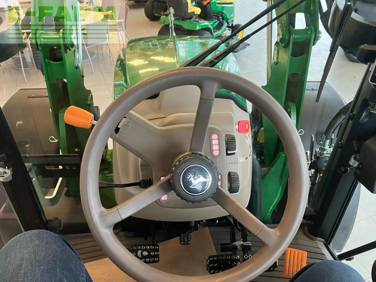 Traktors John Deere 5115R: foto 16