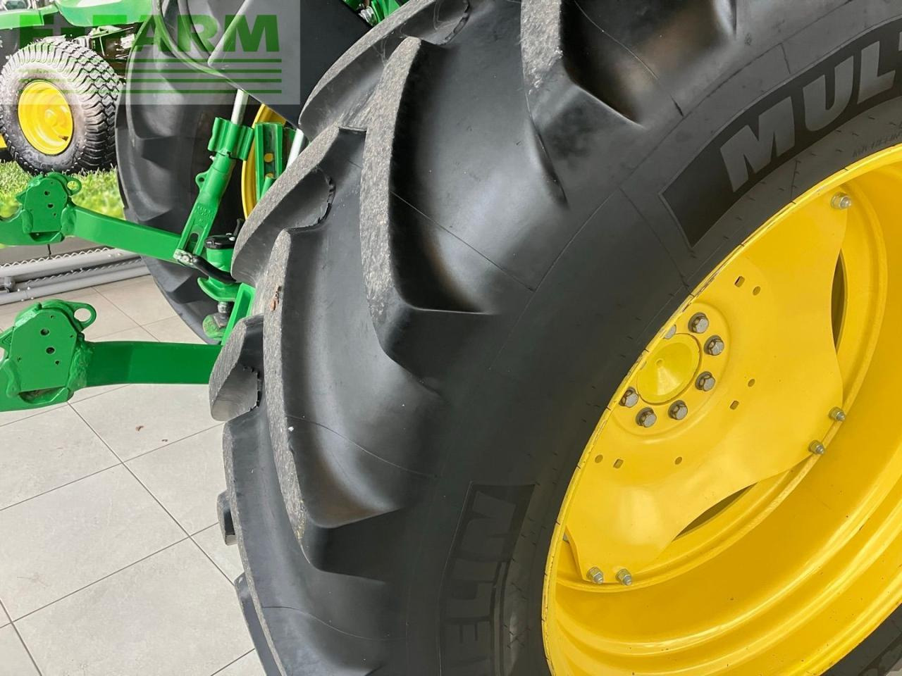 Traktors John Deere 5115R: foto 12