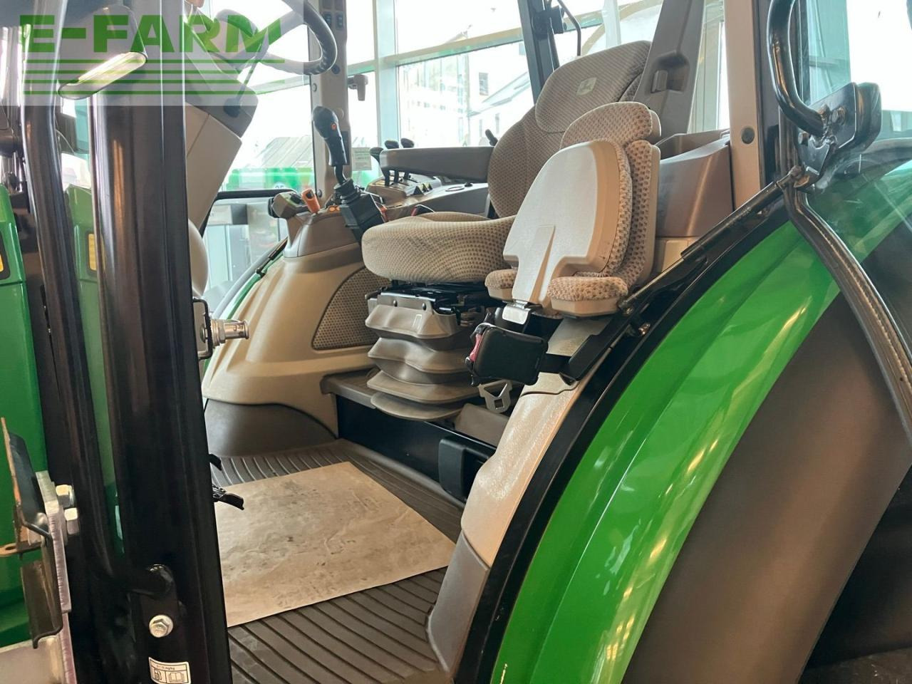 Traktors John Deere 5115R: foto 15