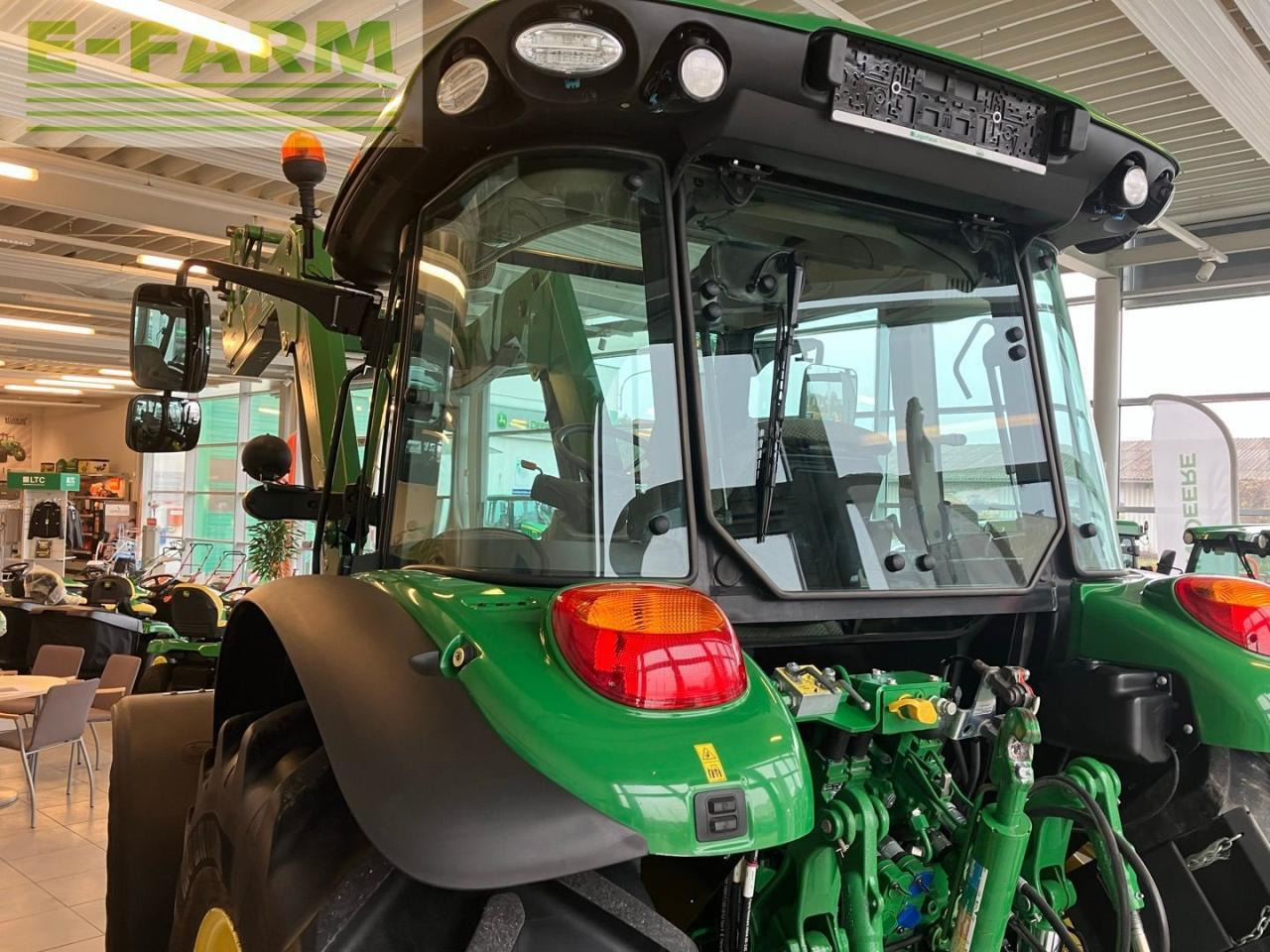 Traktors John Deere 5115R: foto 6