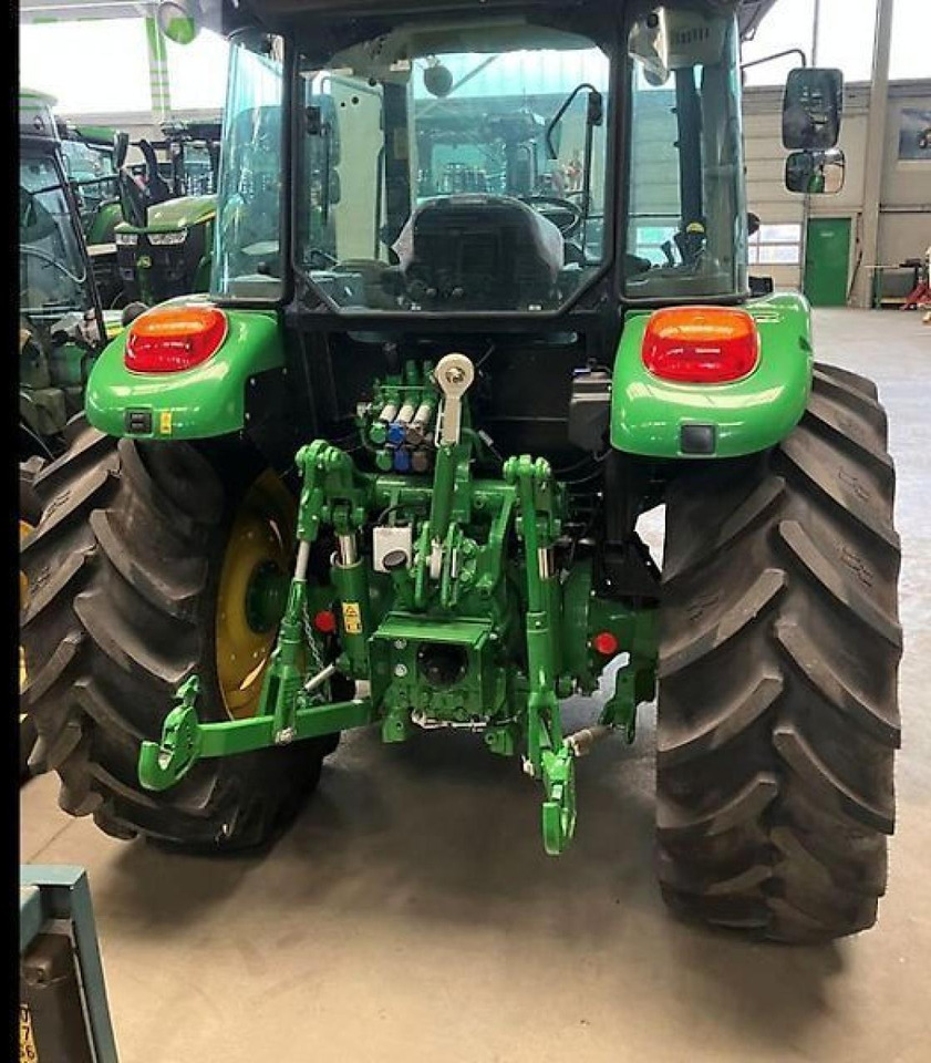 John Deere 5115m - Traktors: foto 4 John Deere 5115m - Traktors: foto 4