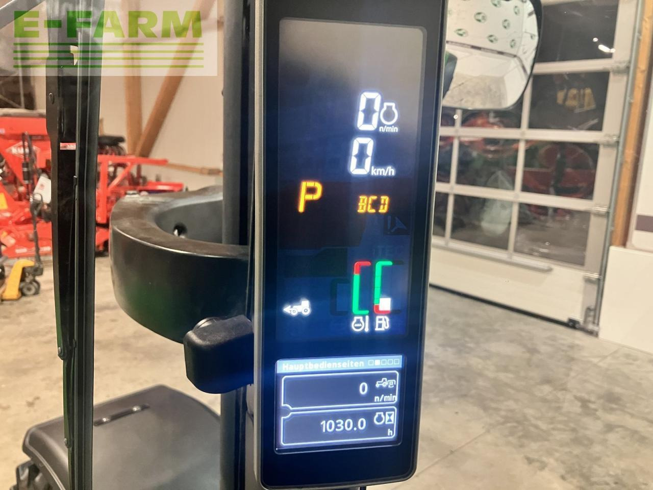 Traktors John Deere 5115r: foto 23 Traktors John Deere 5115r: foto 23