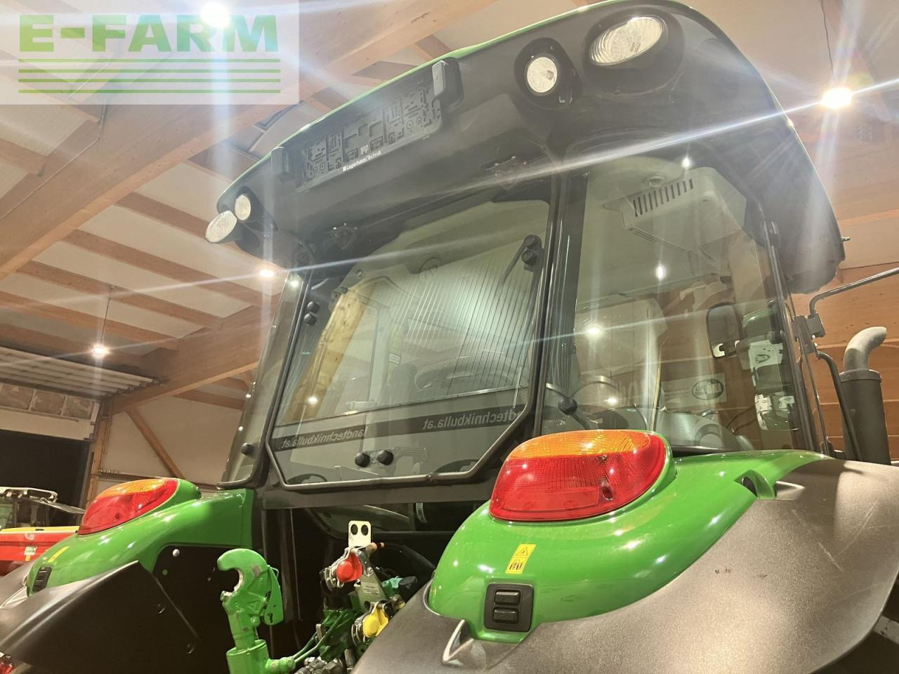 Traktors John Deere 5115r: foto 13 Traktors John Deere 5115r: foto 13