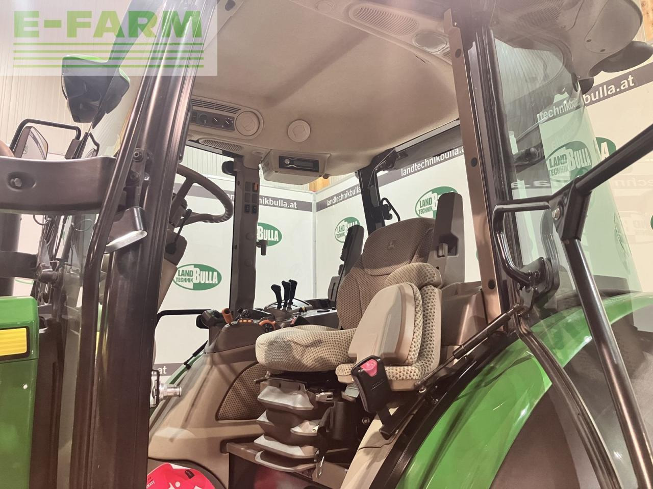 Traktors John Deere 5115r: foto 18 Traktors John Deere 5115r: foto 18