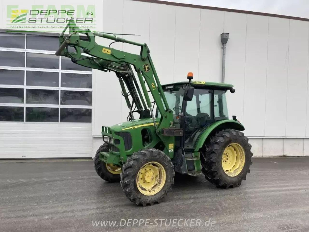 John Deere 5720 - Traktors: foto 1 John Deere 5720 - Traktors: foto 1