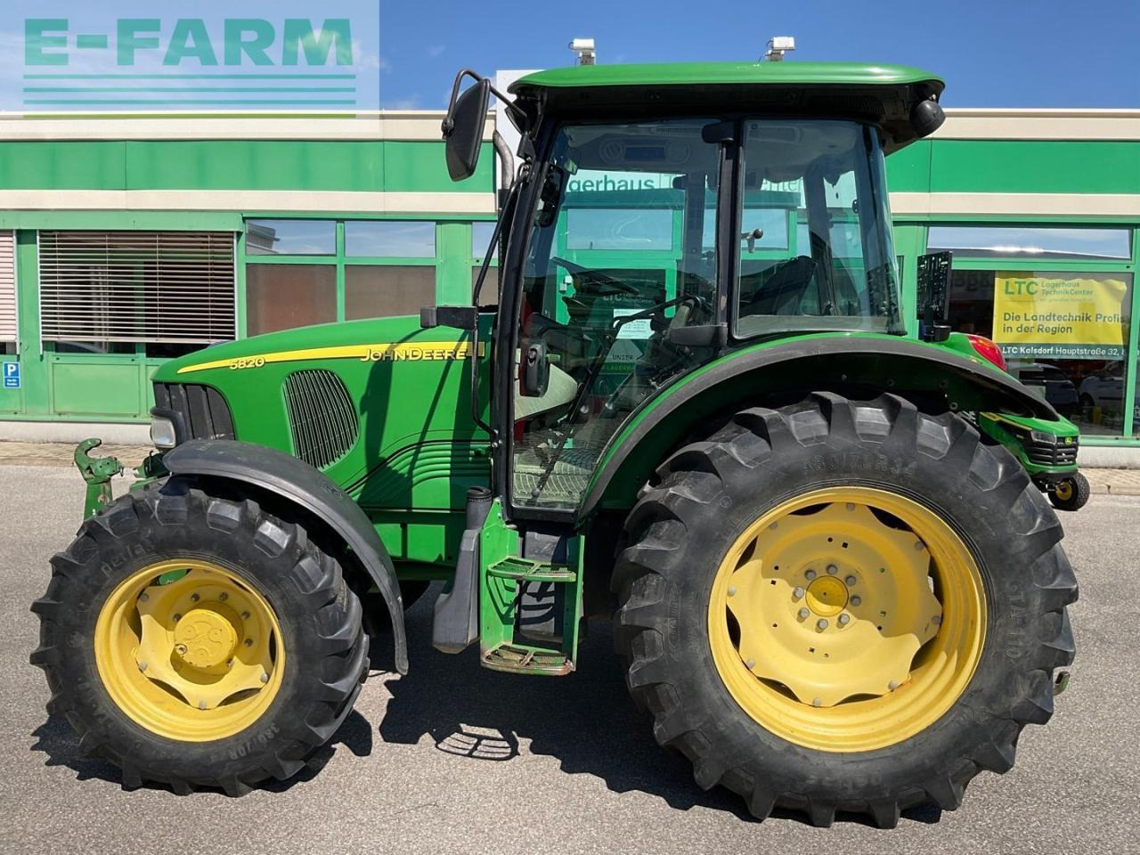 John Deere 5820 - Traktors: foto 2 John Deere 5820 - Traktors: foto 2